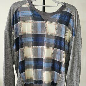 Bobeau. Sweater.  Sixe M. Color: Gray, blue, white (or cream) and black.